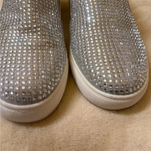 Steve Madden Metallic Silver Slip-On Shoes - Picture 3 of 6